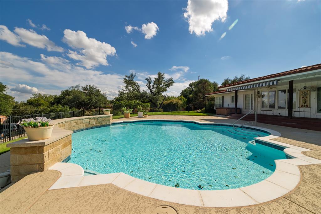 Weatherford, Texas, 76086, United States, 3 Bedrooms Bedrooms, ,4 BathroomsBathrooms,Residential,For Sale,1974864