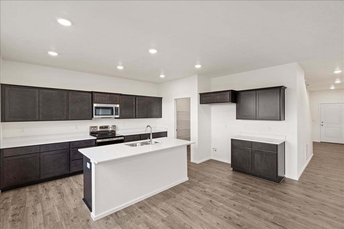 Deer Park, Washington, 99006, United States, 5 Bedrooms Bedrooms, ,2 BathroomsBathrooms,Residential,For Sale,1956687