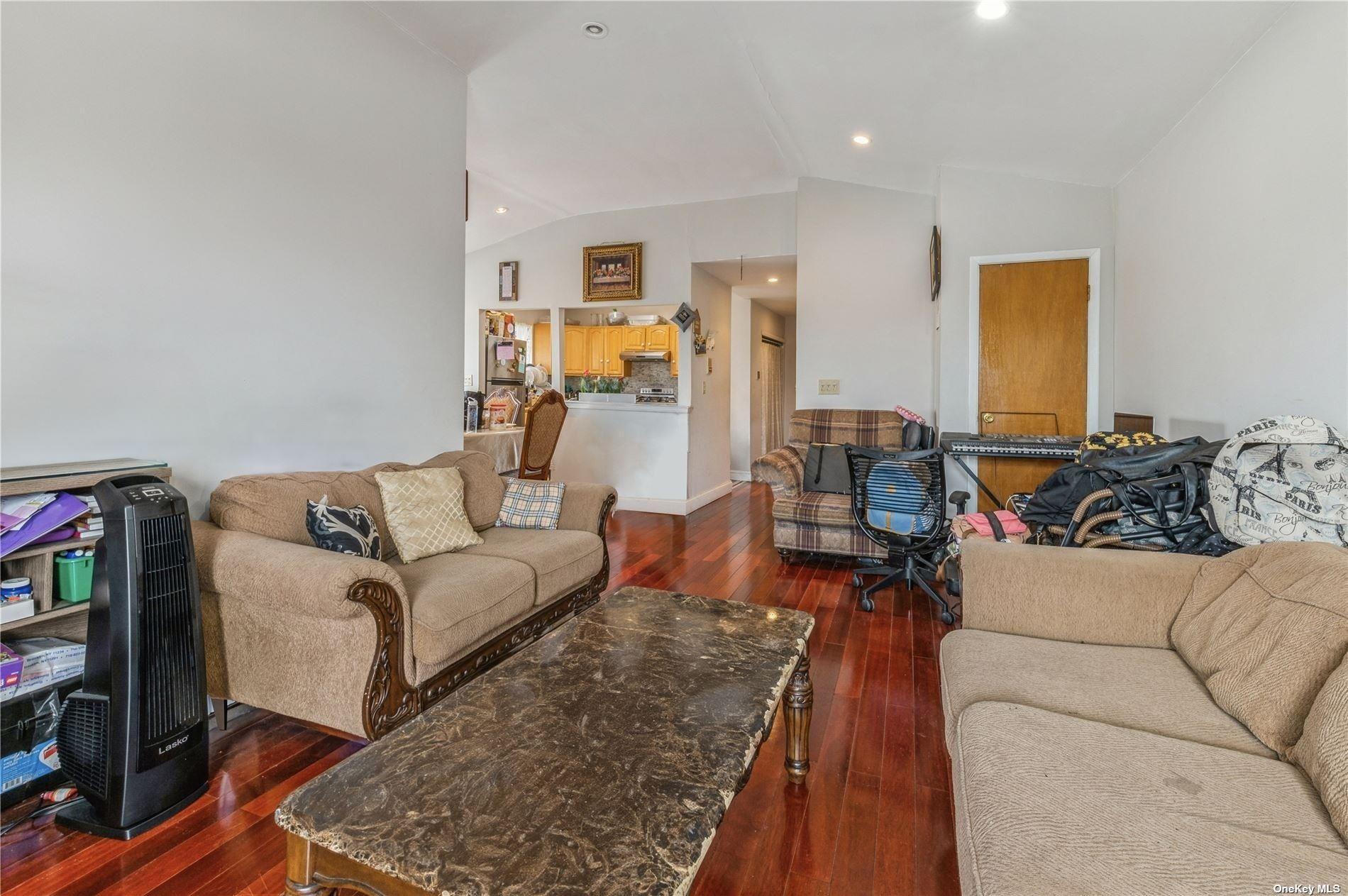 Brooklyn, New York, 11236, United States, 3 Bedrooms Bedrooms, ,2 BathroomsBathrooms,Residential,For Sale,1743258