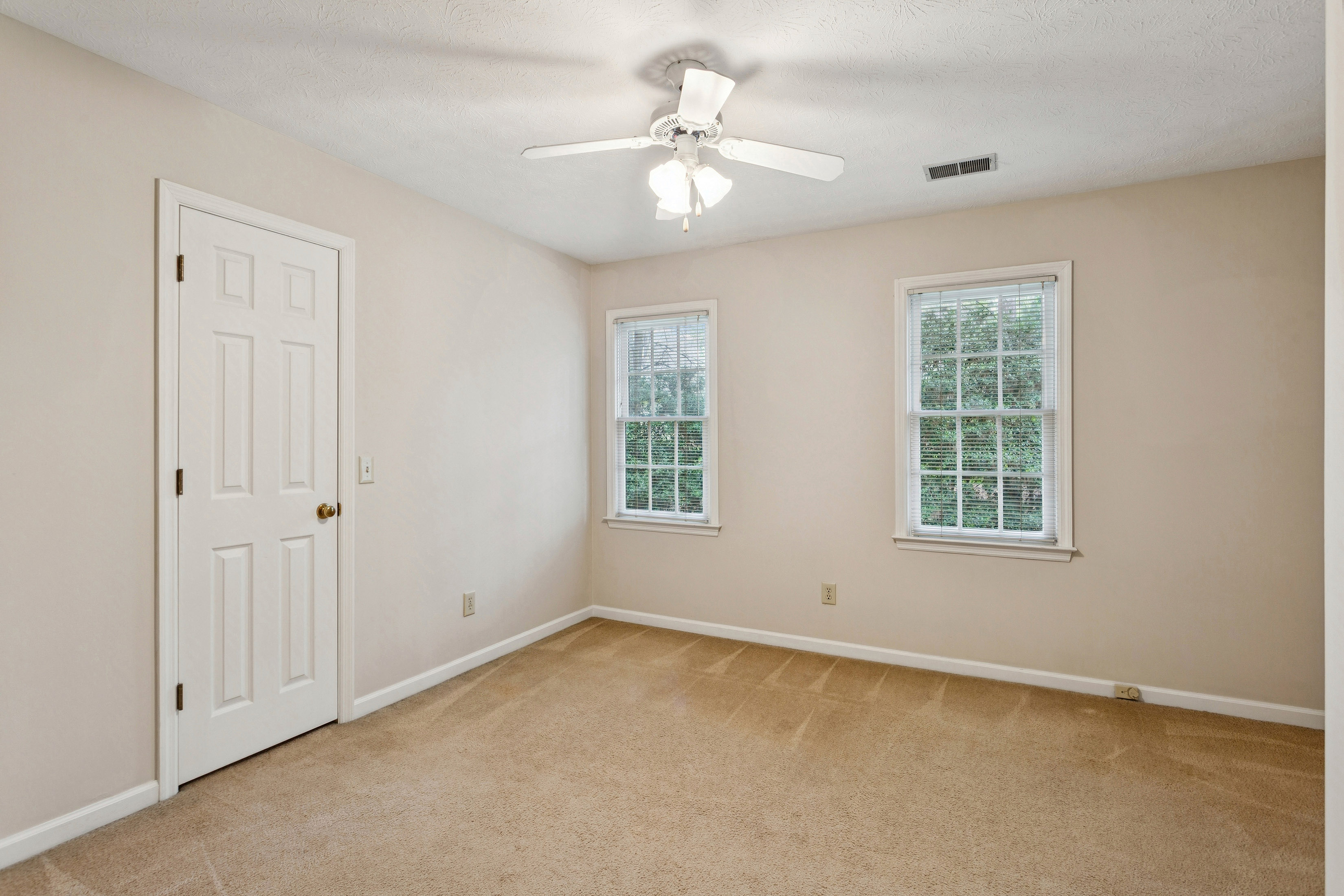  Beautiful Home on Corner Lot in Coveted Princeton Mill Subdivision - 物件實景