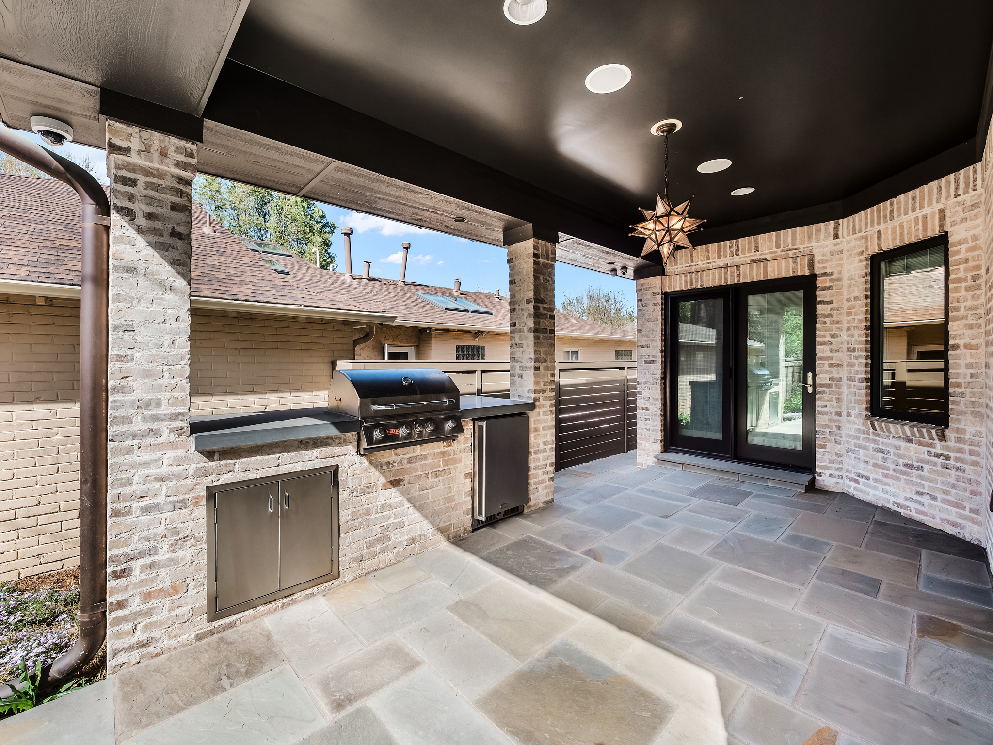  Beautifully Reimagined Custom Home - 物件實景