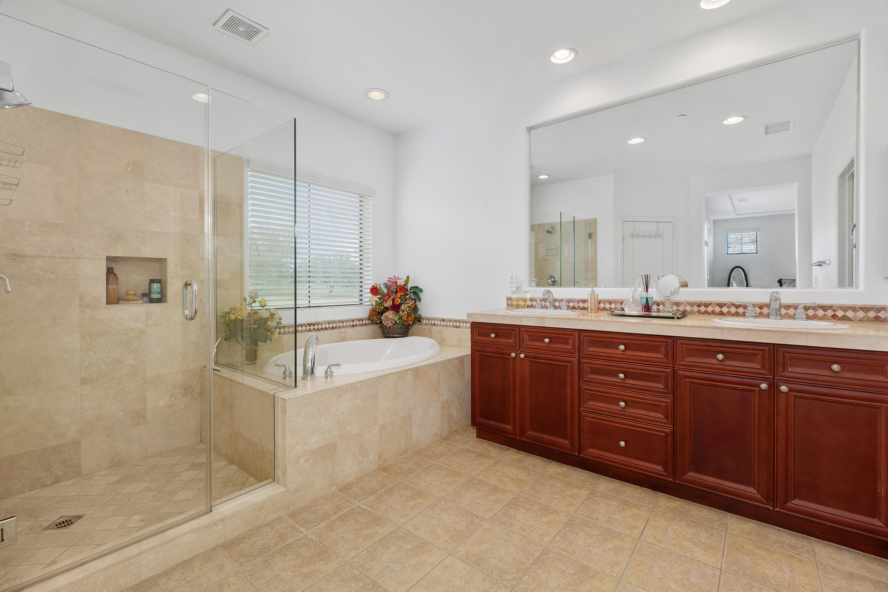 Palm Desert, California, 92260, United States, 2 Bedrooms Bedrooms, ,3 BathroomsBathrooms,Residential,For Sale,1744542