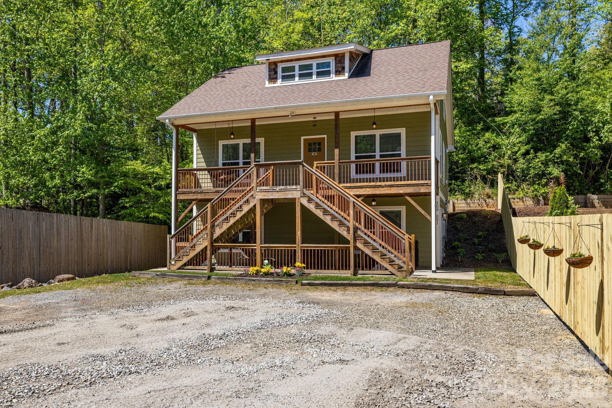 Asheville, North Carolina, 28803, United States, 5 Bedrooms Bedrooms, ,3 BathroomsBathrooms,Residential,For Sale,2025391