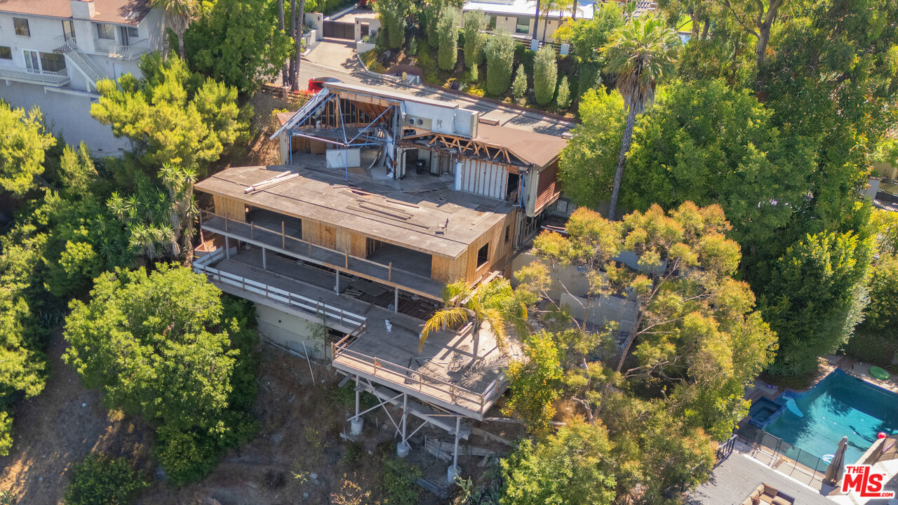 Los Angeles, California, 90049, United States, 4 Bedrooms Bedrooms, ,4 BathroomsBathrooms,Residential,For Sale,1903747