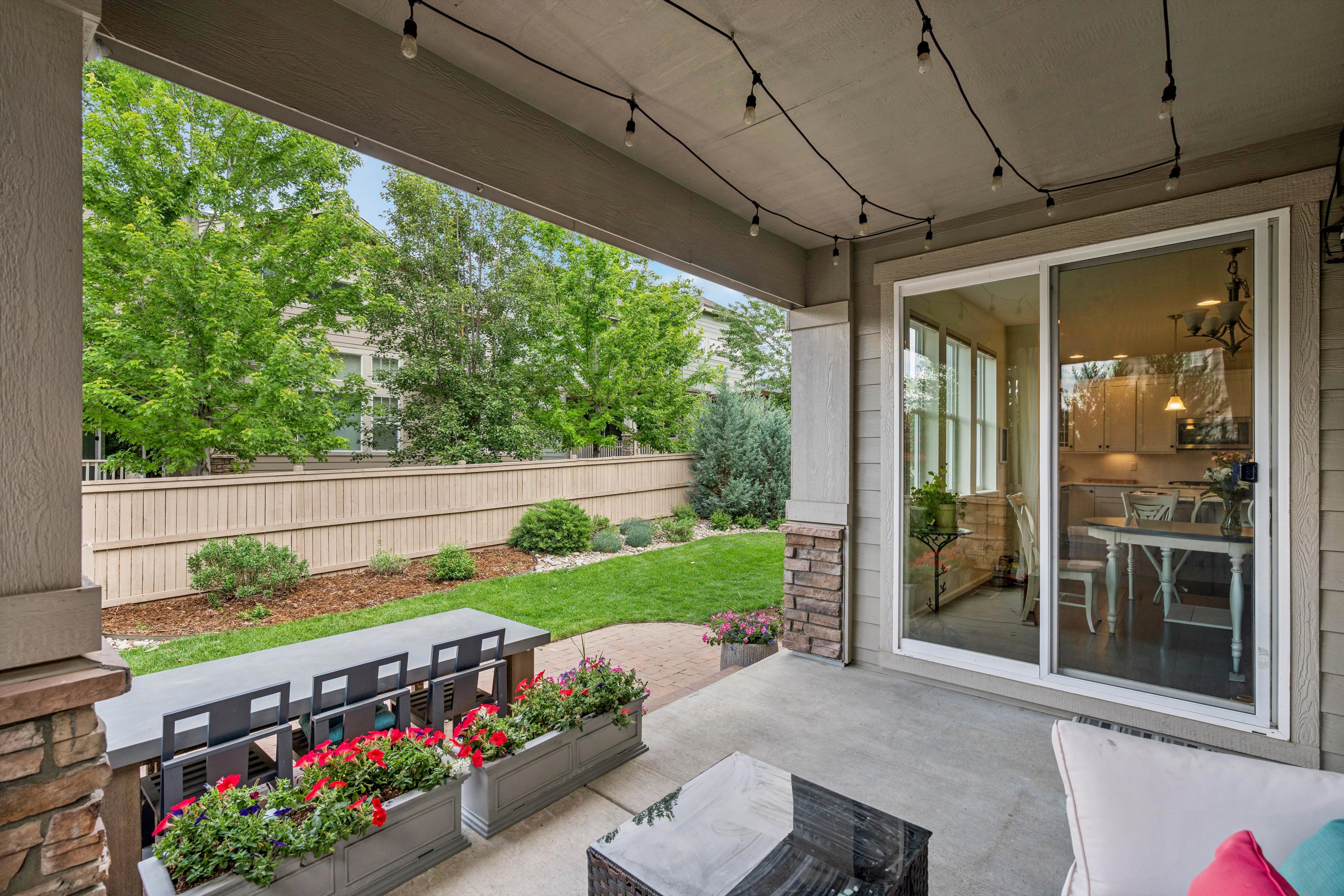  Thoughtfully upgraded home offers modern living - 物件實景