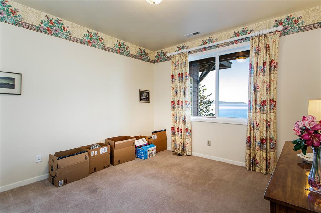 Polson, Montana, 59860, United States, 4 Bedrooms Bedrooms, ,4 BathroomsBathrooms,Residential,For Sale,1984394