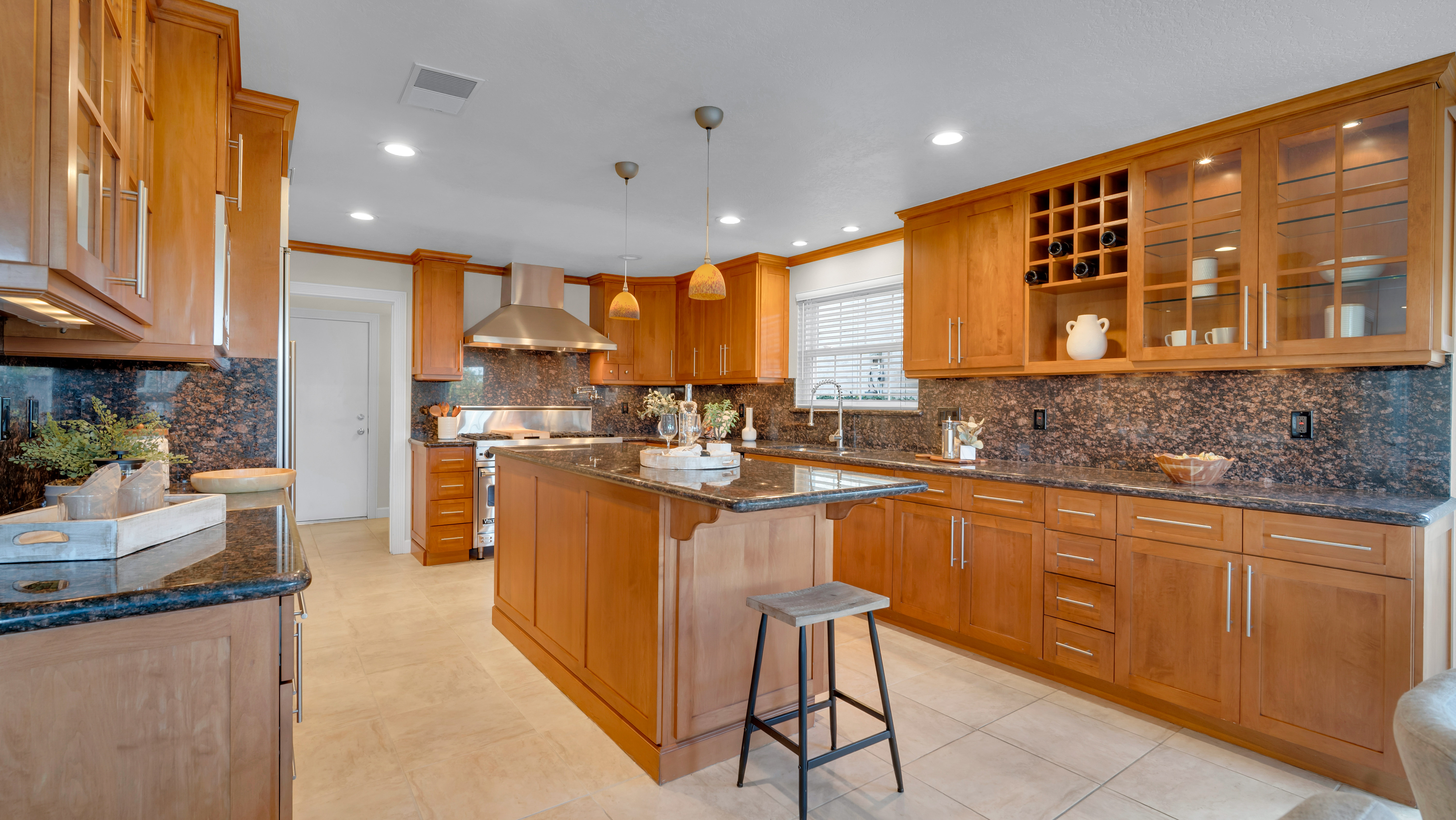  6139 East West View Drive, Orange, CA 92869 - 物件實景