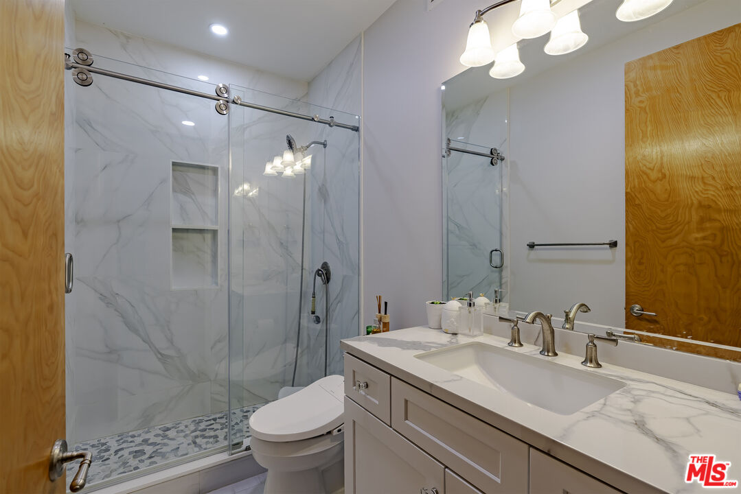 Los Angeles, California, 90010, United States, 3 Bedrooms Bedrooms, ,3 BathroomsBathrooms,Residential,For Sale,1992003