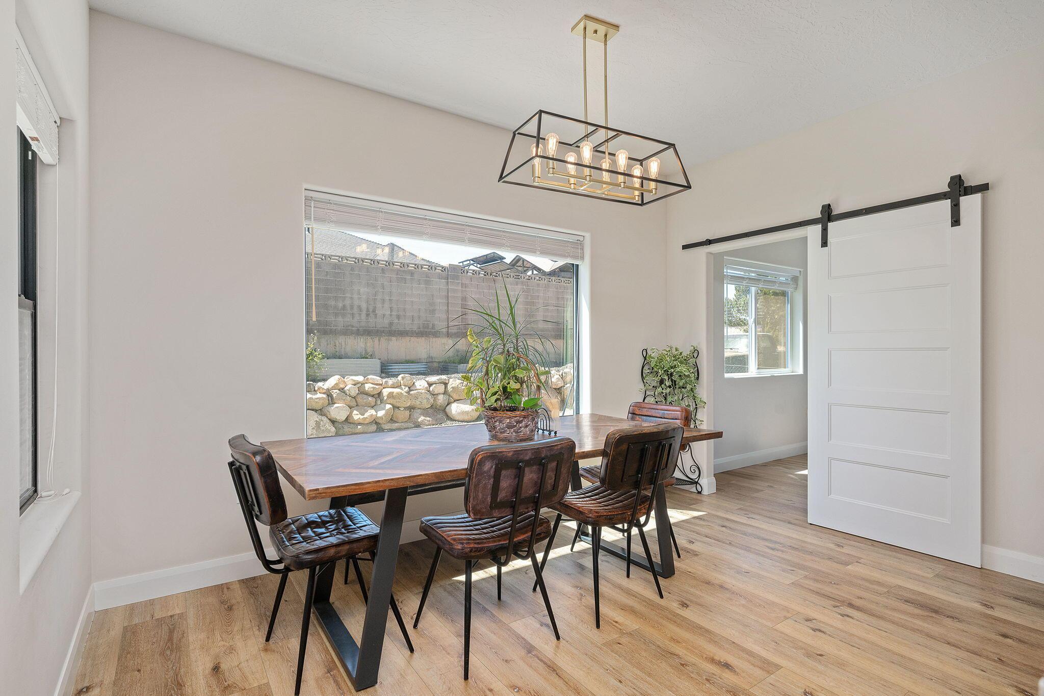 Cedar City, Utah, 84720, United States, 5 Bedrooms Bedrooms, ,4 BathroomsBathrooms,Residential,For Sale,1976034