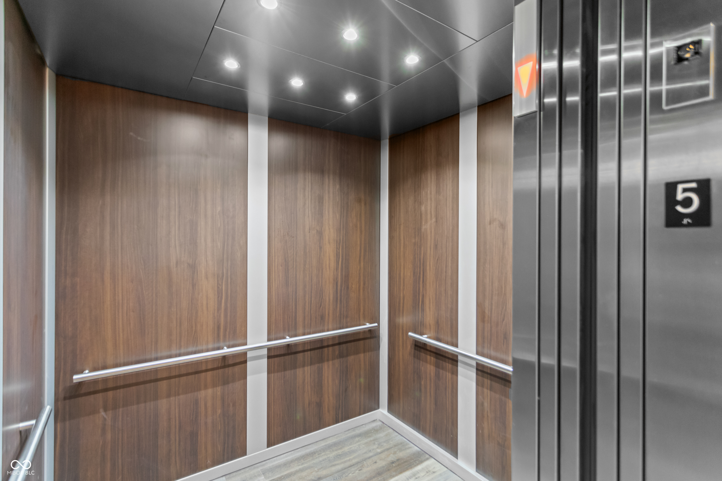 Carmel, Indiana, 46032, United States, 2 Bedrooms Bedrooms, ,3 BathroomsBathrooms,Residential,For Sale,1982696