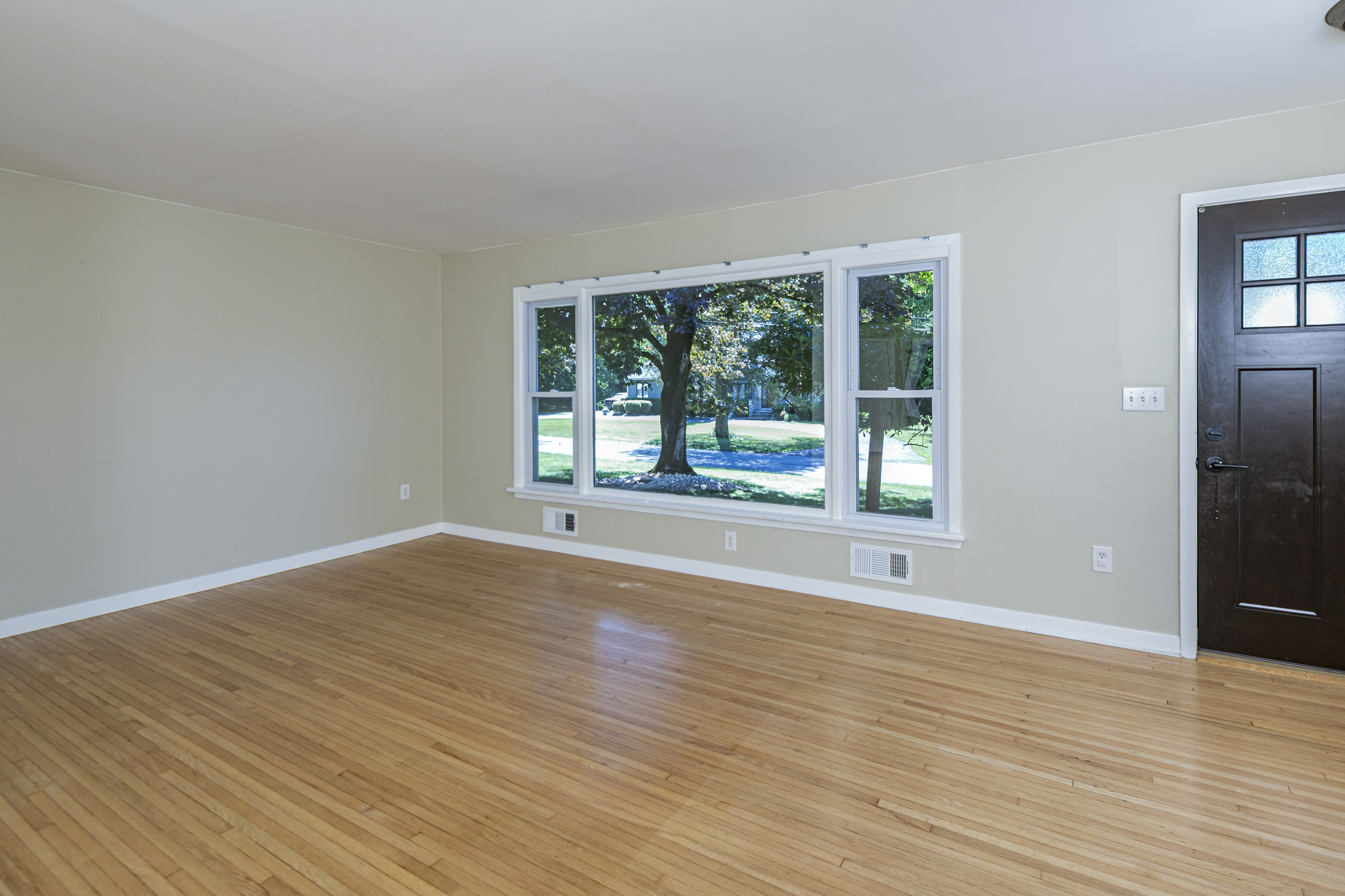  Move-In Ready Ranch in a Terrific Location - 物件實景