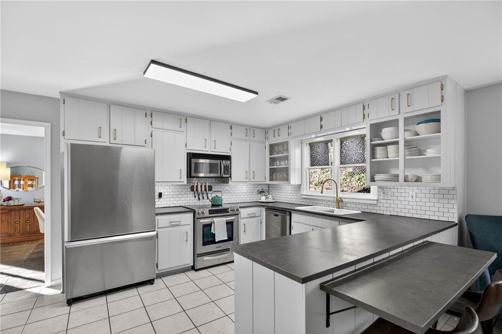 Roswell, Georgia, 30075, United States, 4 Bedrooms Bedrooms, ,4 BathroomsBathrooms,Residential,For Sale,2014792