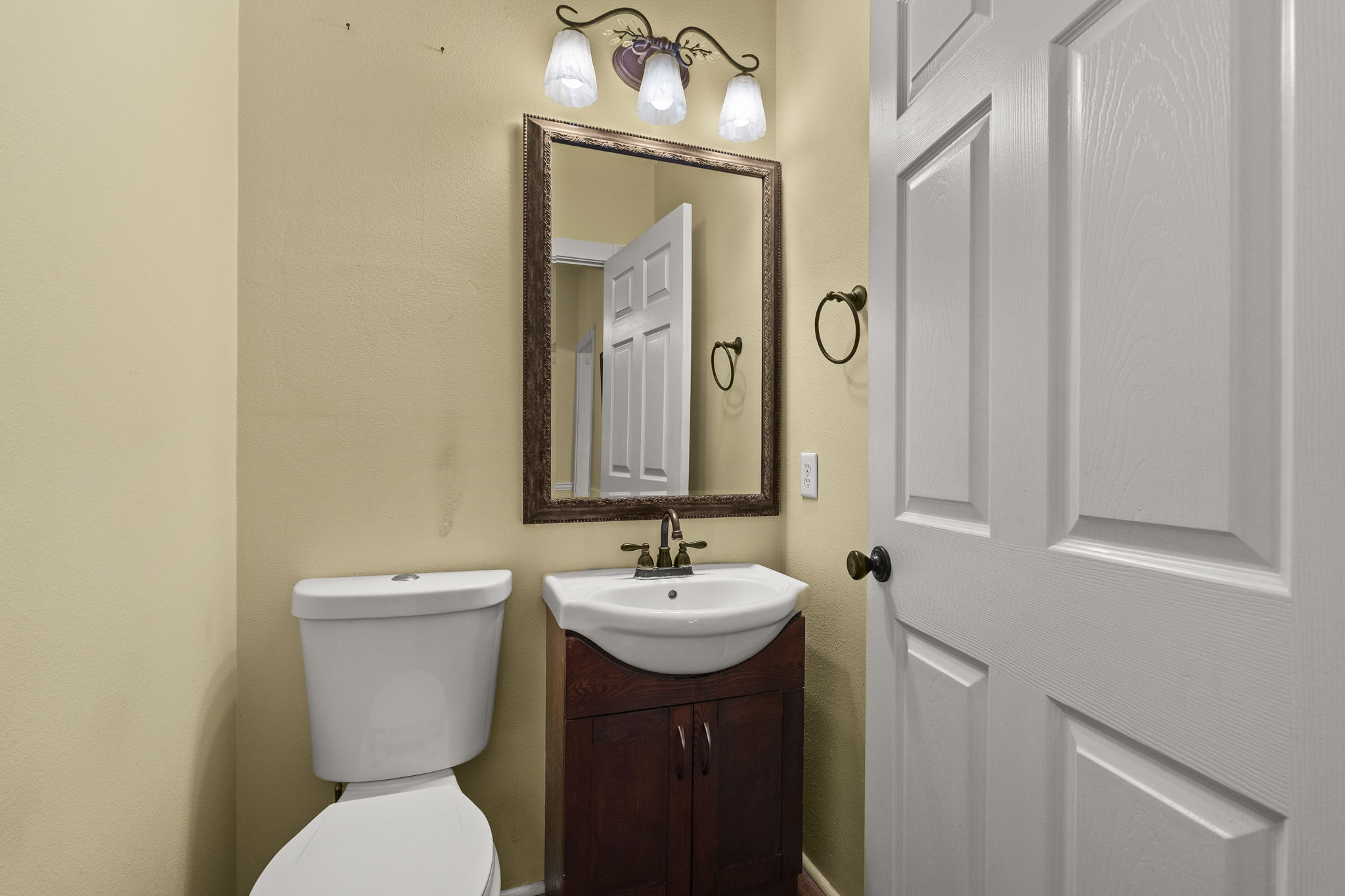  501 West Creek Street, Fredericksburg, TX 78624 - 物件實景