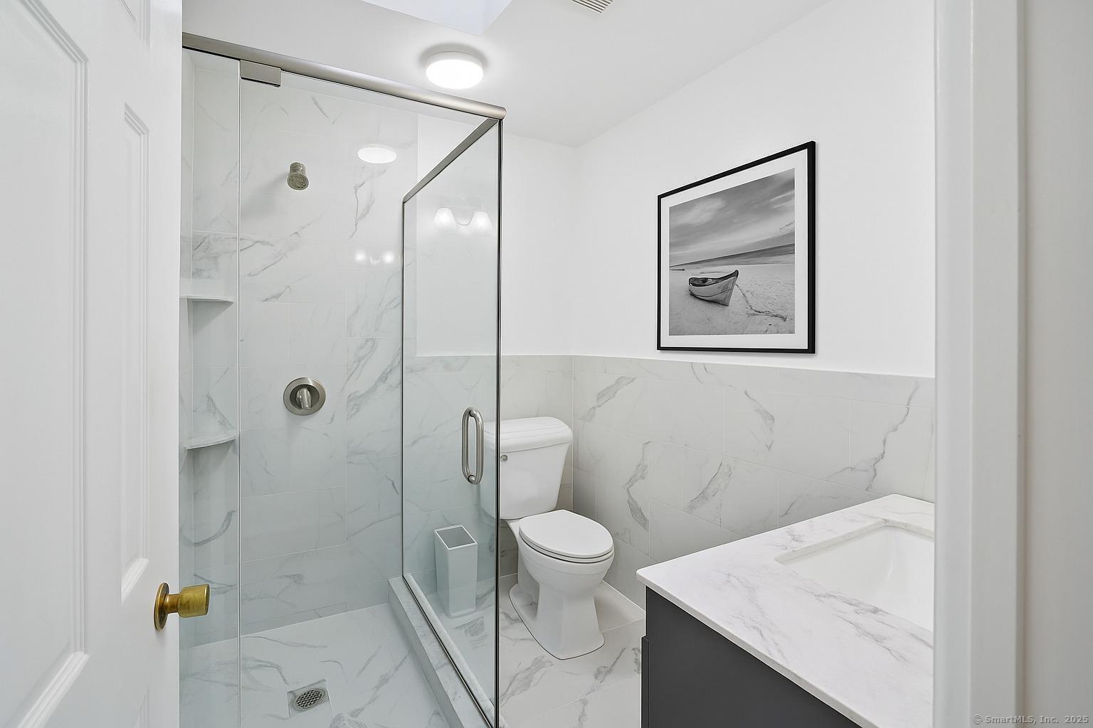 Stratford, Connecticut, 06615, United States, 3 Bedrooms Bedrooms, ,2 BathroomsBathrooms,Residential,For Sale,1940586