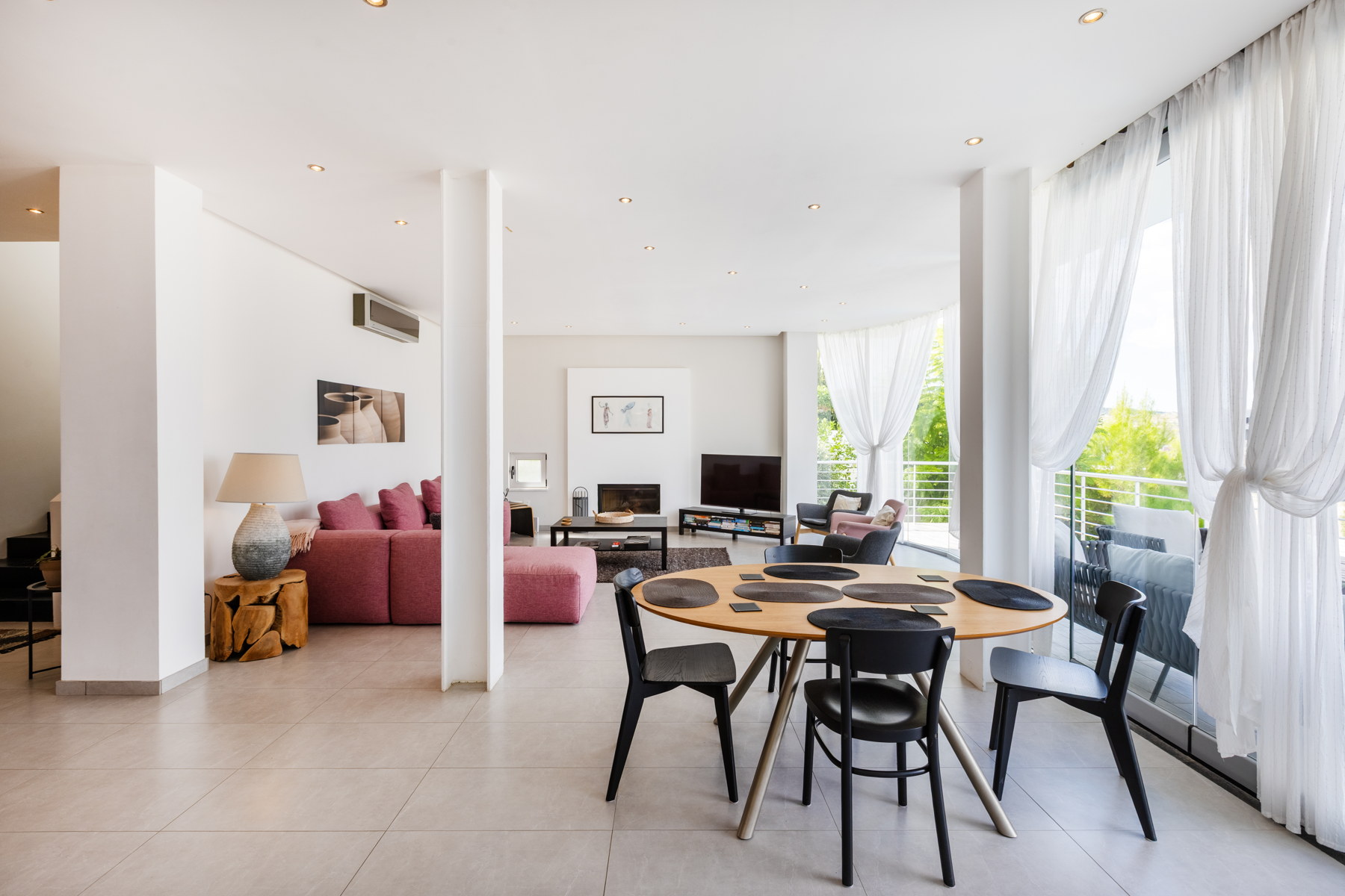  Three-Level Five-Bedroom Villa with Private Pool in Aradippou, Larnaca - 物件實景
