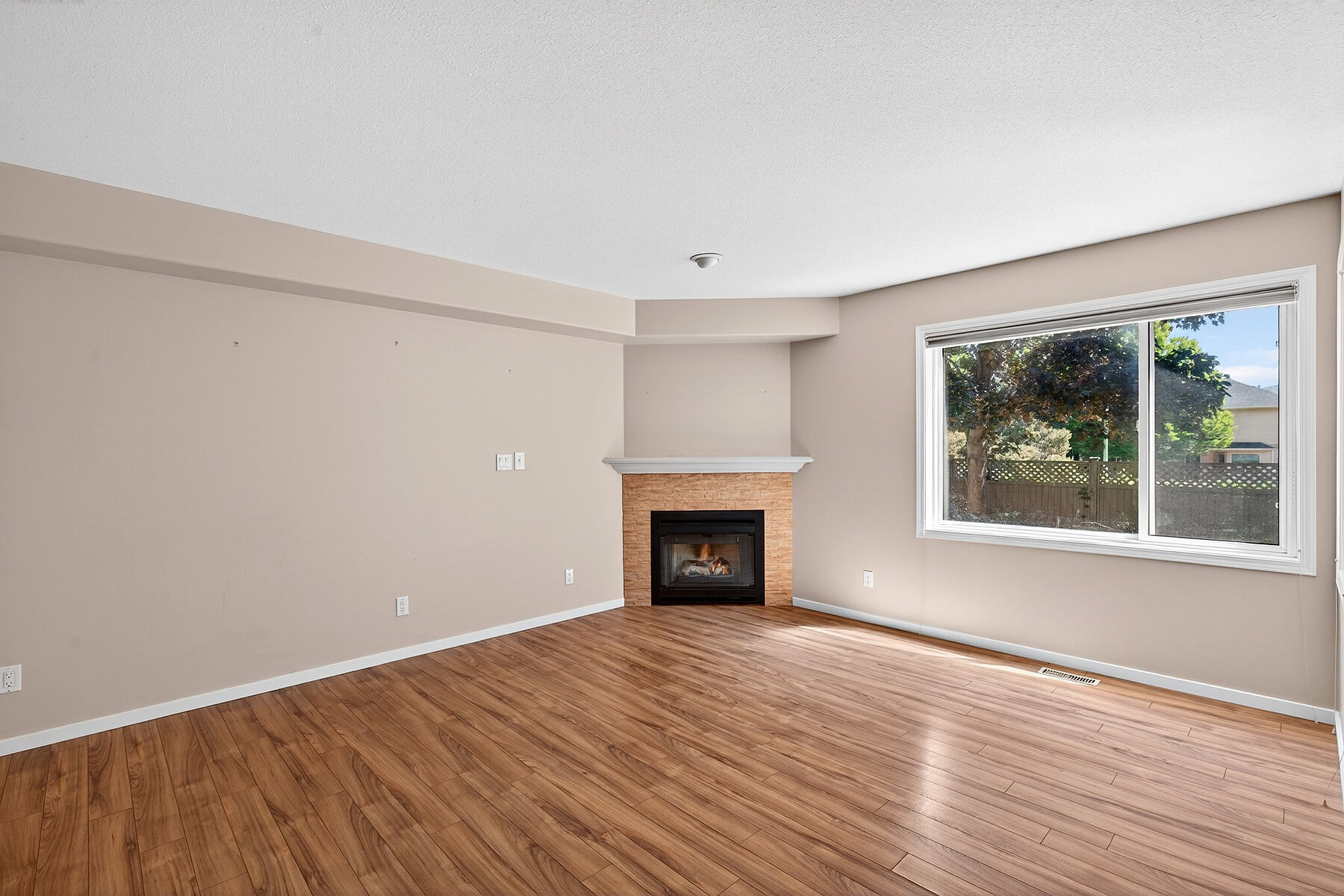  Move-In Ready Townhome - 物件實景