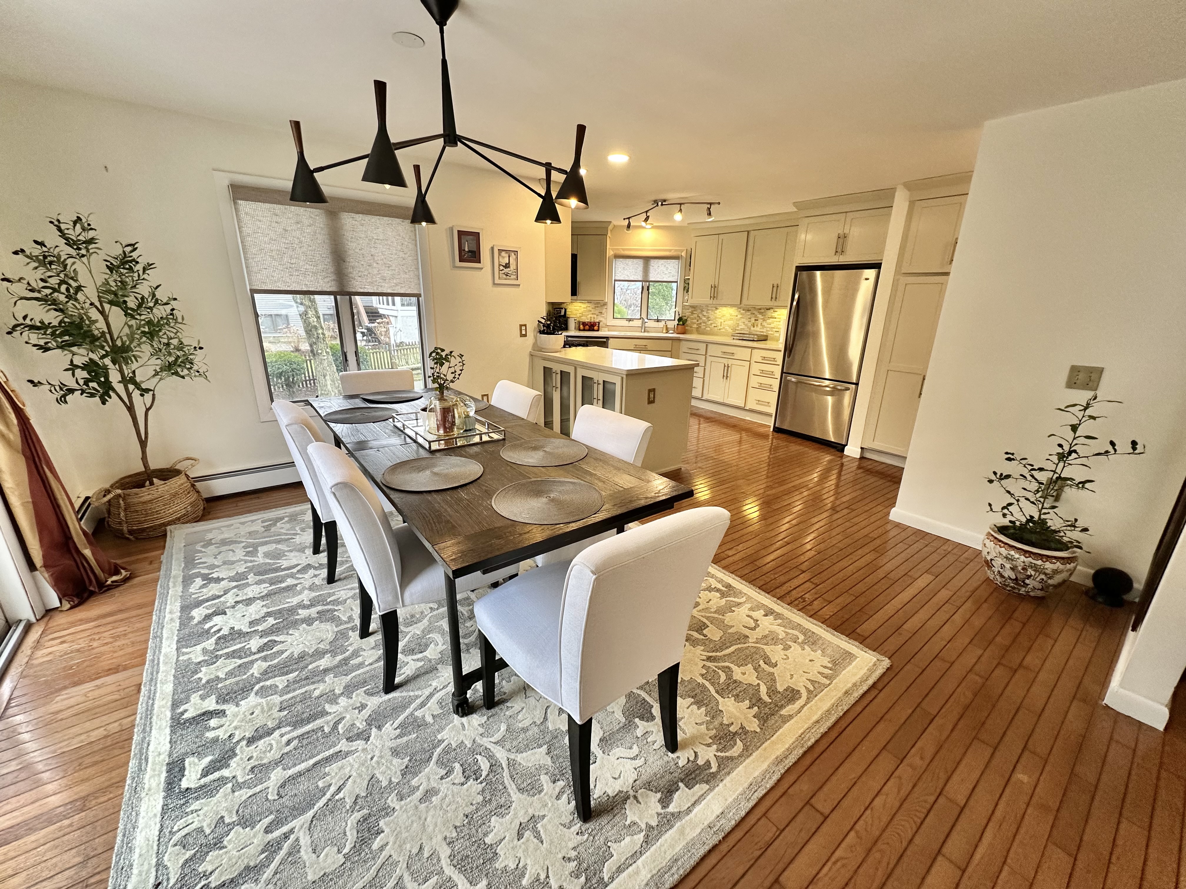 Narragansett, Rhode Island, 02882, United States, 4 Bedrooms Bedrooms, ,2 BathroomsBathrooms,Residential,For Sale,2049265