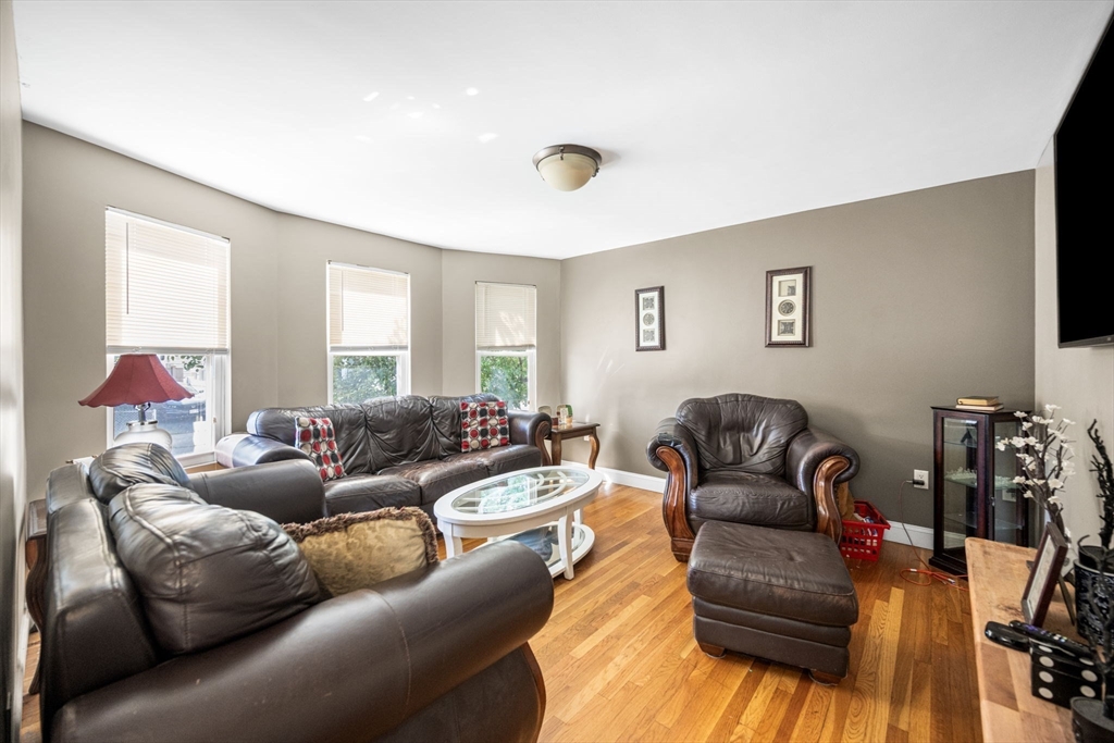 Everett, Massachusetts, 02149, United States, 4 Bedrooms Bedrooms, ,2 BathroomsBathrooms,Residential,For Sale,1890305
