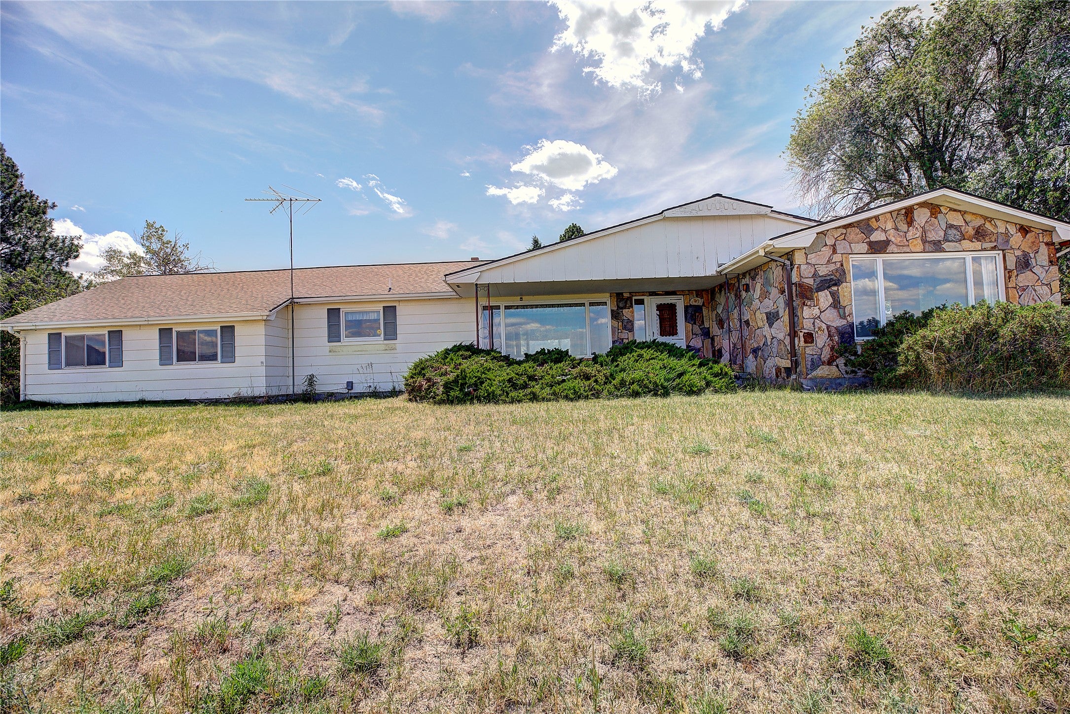 Polson, Montana, 59860, United States, 3 Bedrooms Bedrooms, ,2 BathroomsBathrooms,Residential,For Sale,1827901
