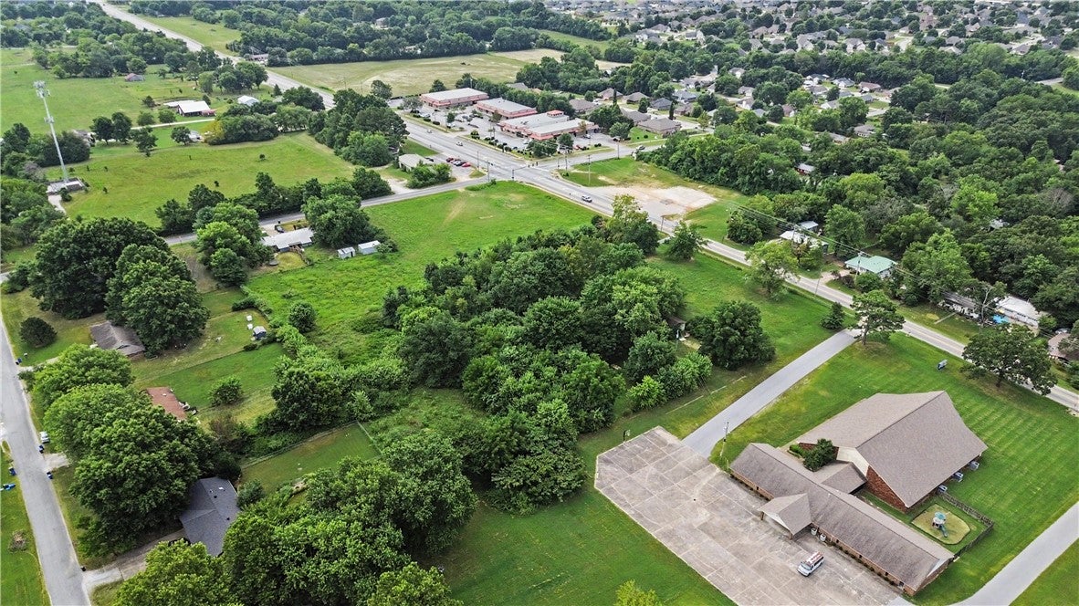 Wedington Dr, Fayetteville, AR 72704