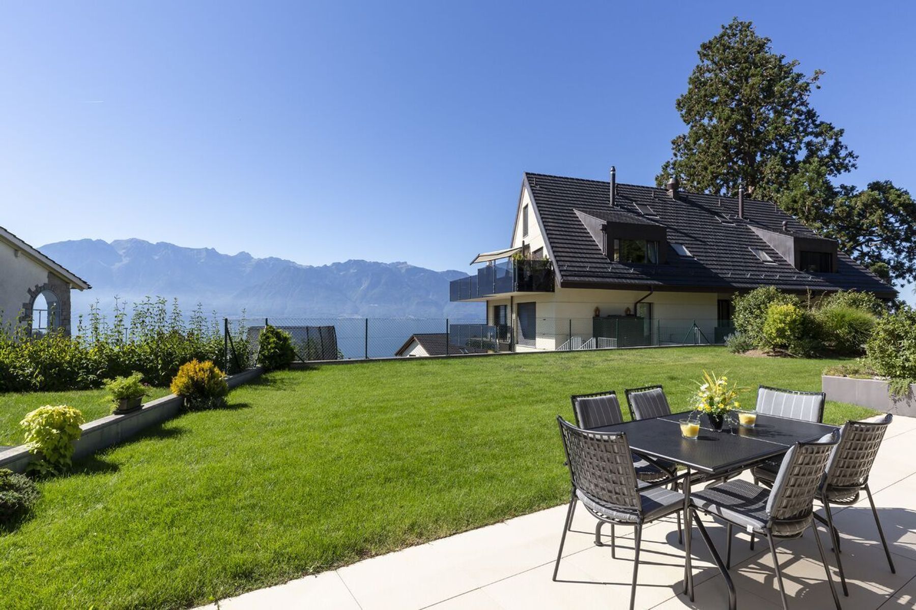  Spacious garden level with lake view and top-of-the-range finishes - 物件實景