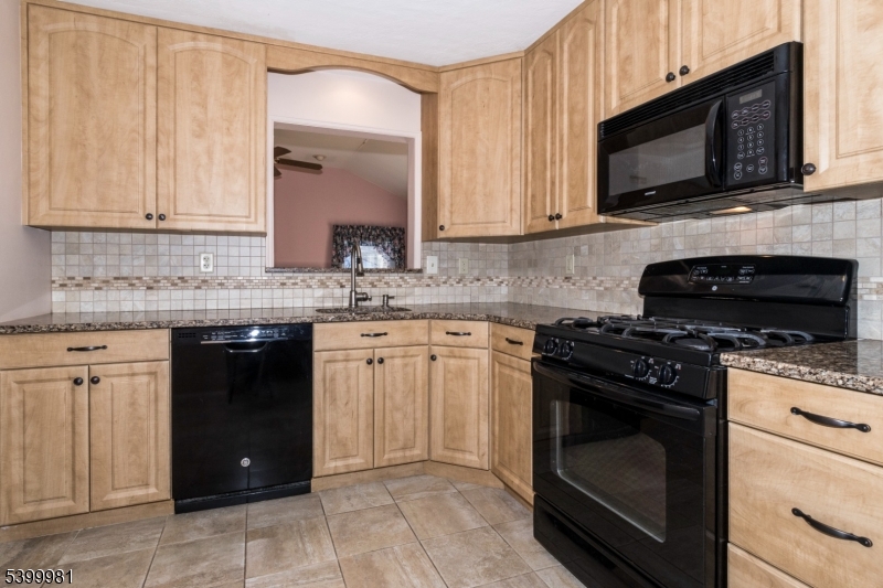 Fanwood Boro, New Jersey, 07023, United States, 3 Bedrooms Bedrooms, ,2 BathroomsBathrooms,Residential,For Sale,2001690