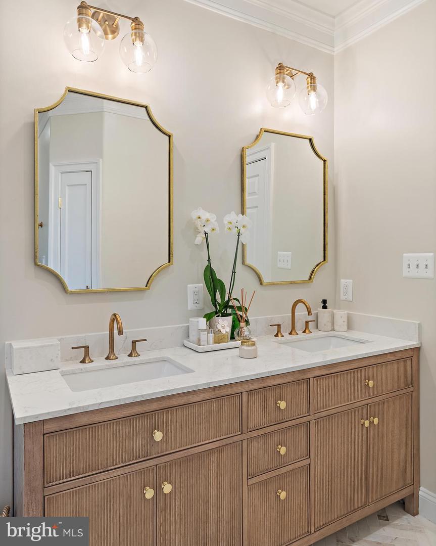 Annapolis, Maryland, 21403, United States, 4 Bedrooms Bedrooms, ,5 BathroomsBathrooms,Residential,For Sale,1927393