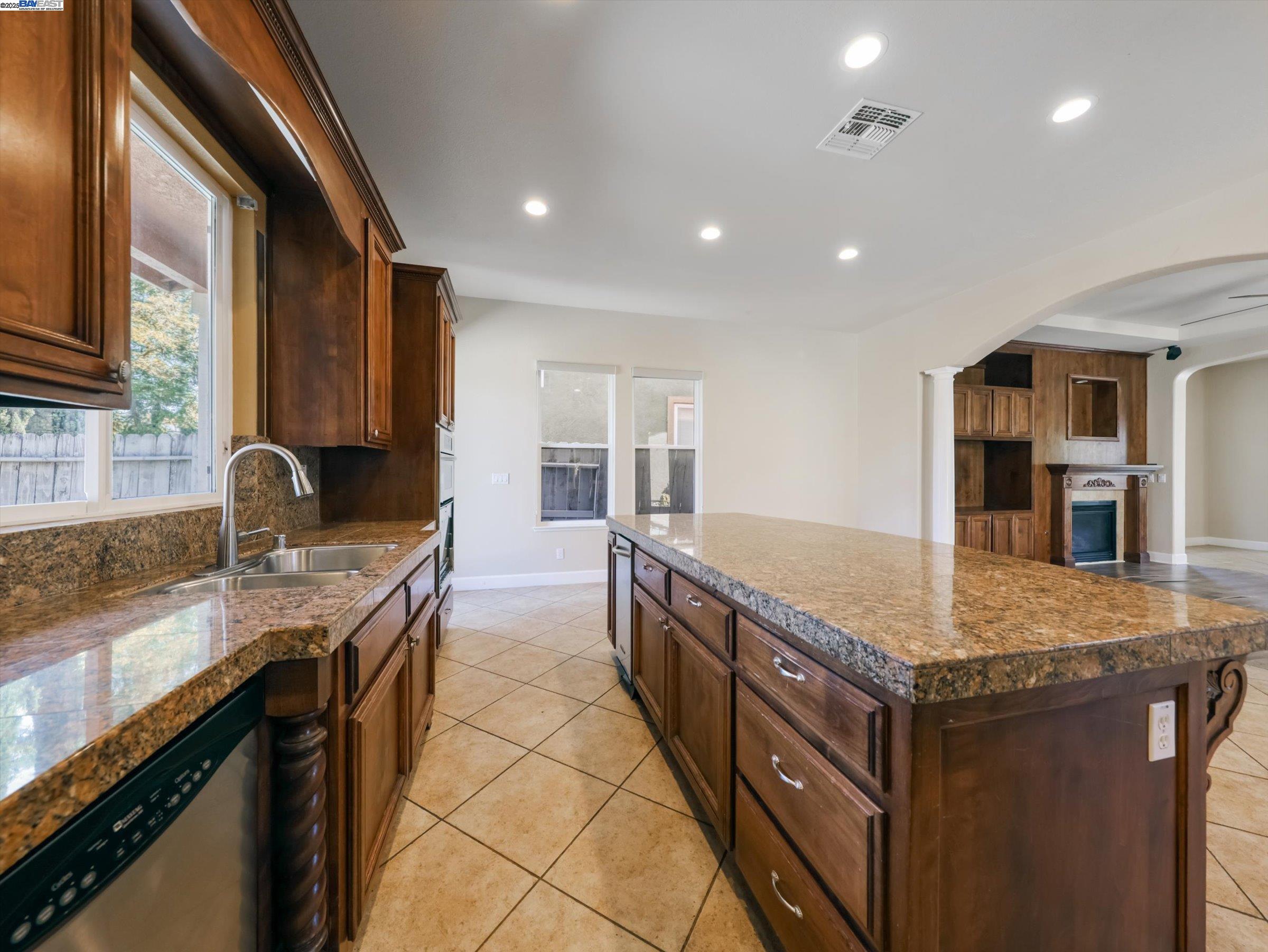 Vallejo, California, 94591, United States, 5 Bedrooms Bedrooms, ,5 BathroomsBathrooms,Residential,For Sale,2002289