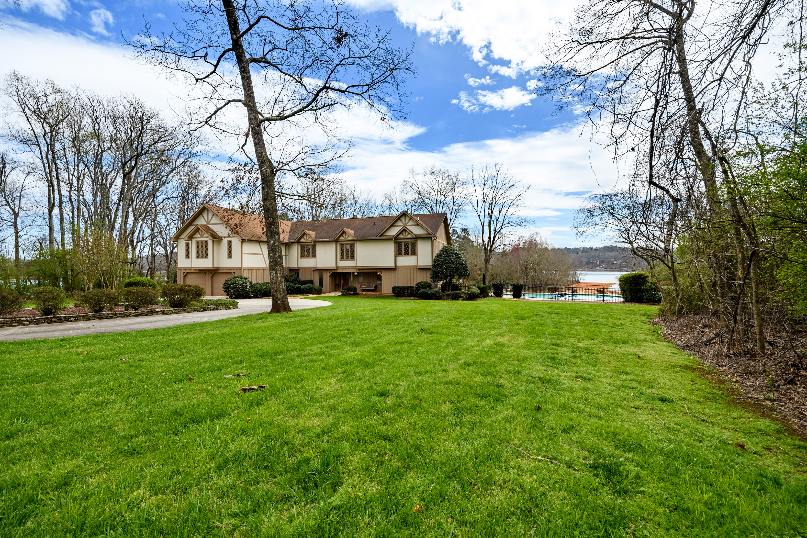  Lakefront Estate with Private Dock, Guest Home and Pool - 物件實景