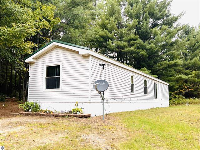 46 Rd, Cadillac, MI 49601
