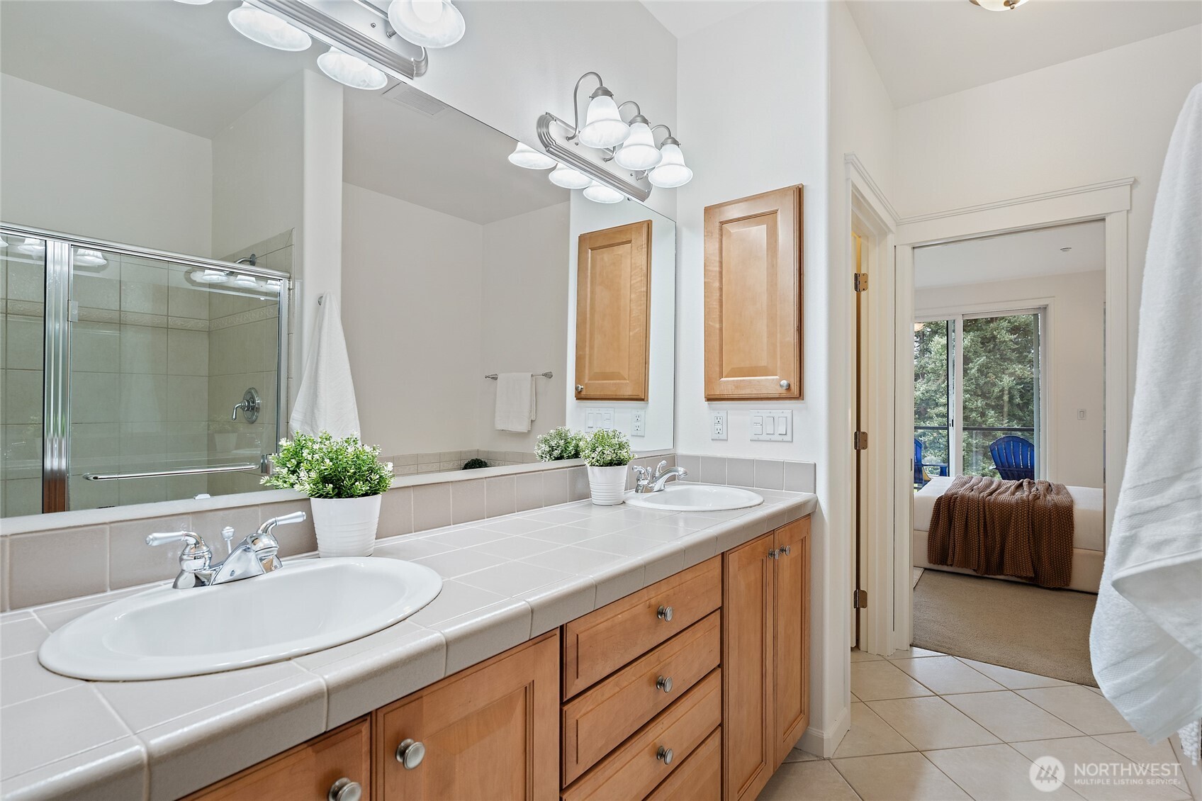 Tacoma, Washington, 98405, United States, 2 Bedrooms Bedrooms, ,2 BathroomsBathrooms,Residential,For Sale,2003445