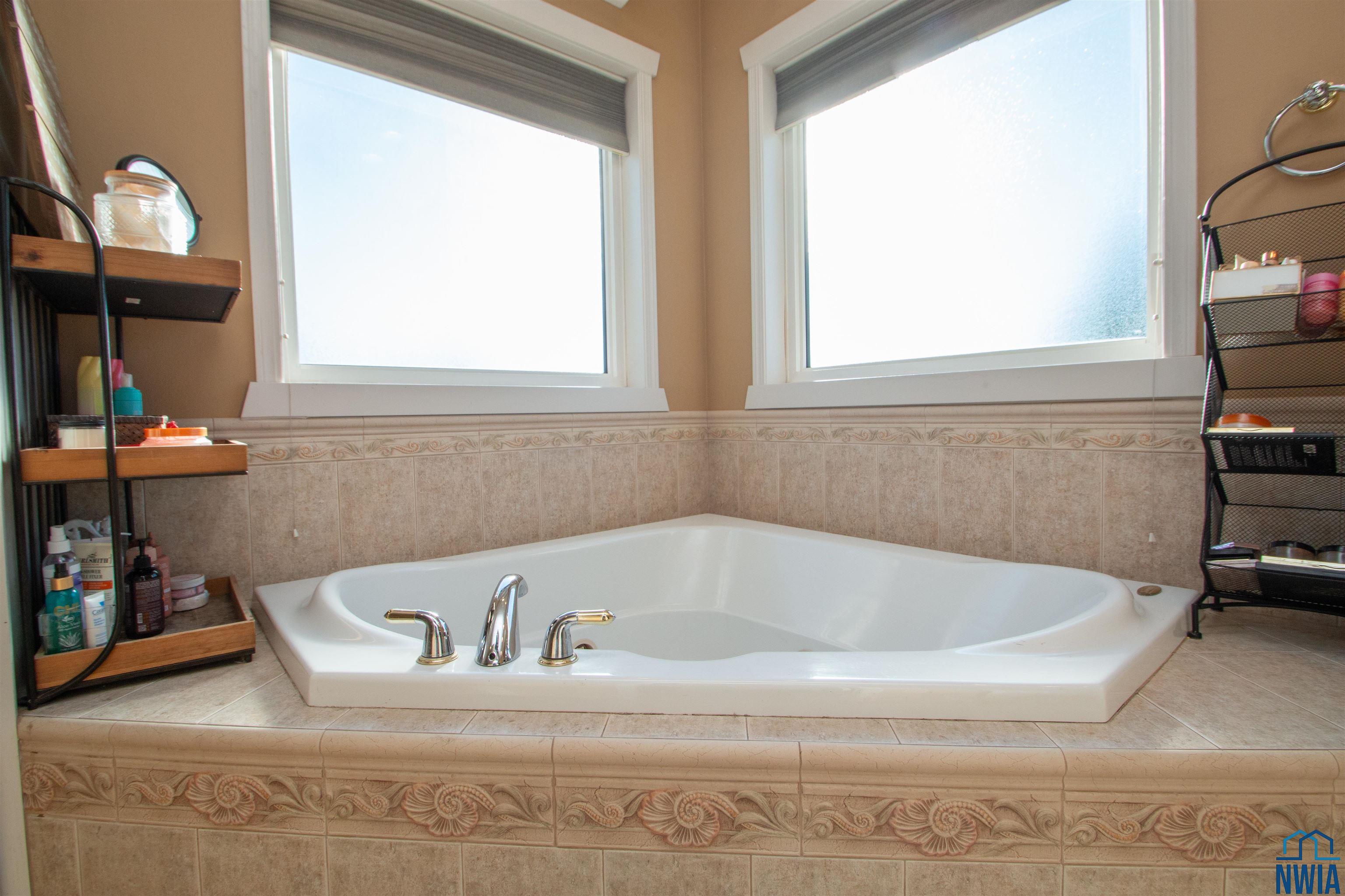 Sioux City, Iowa, 51106, United States, 5 Bedrooms Bedrooms, ,7 BathroomsBathrooms,Residential,For Sale,1976174