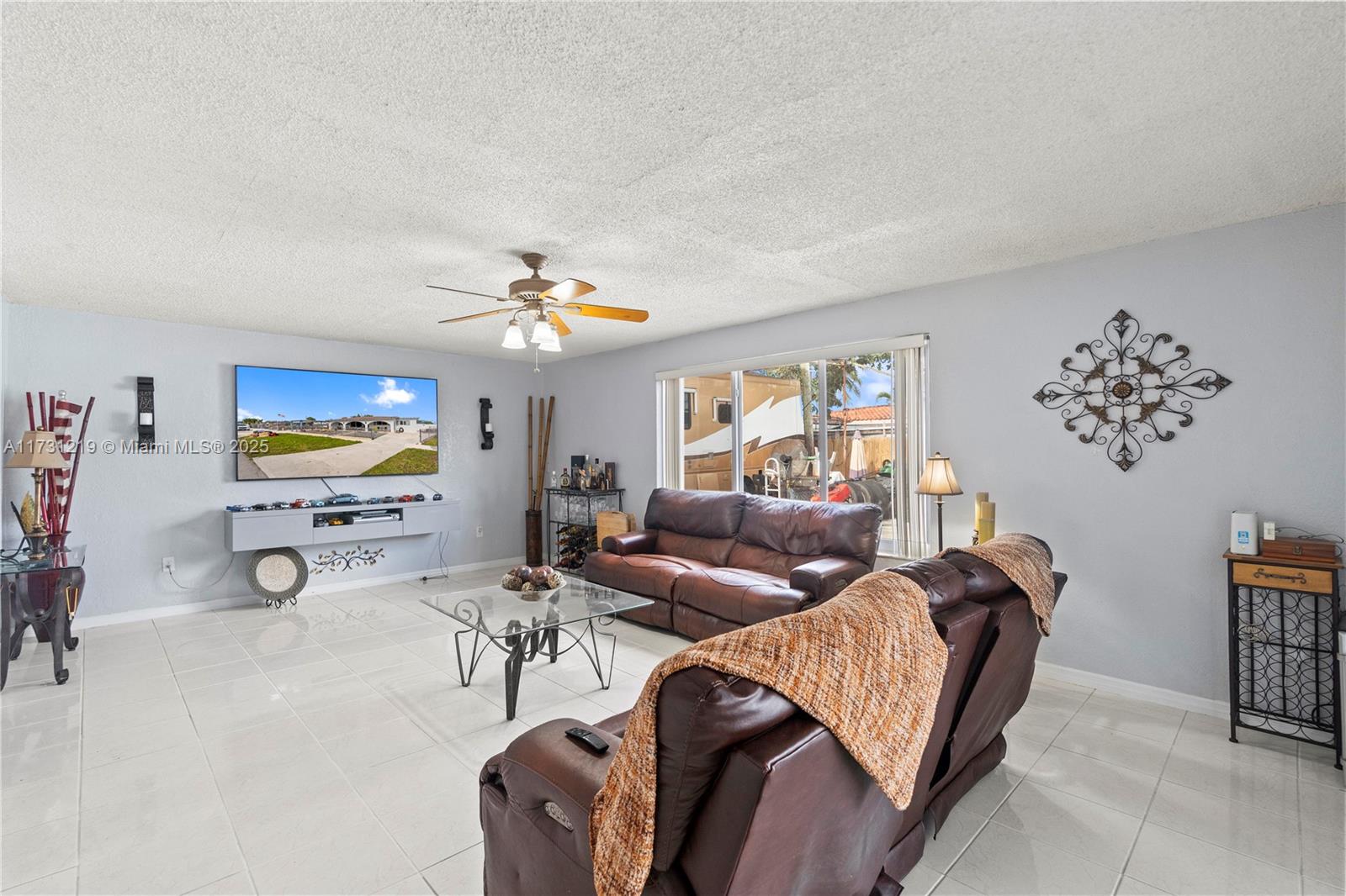 Hialeah, Florida, 33012, United States, 4 Bedrooms Bedrooms, ,4 BathroomsBathrooms,Residential,For Sale,1840227