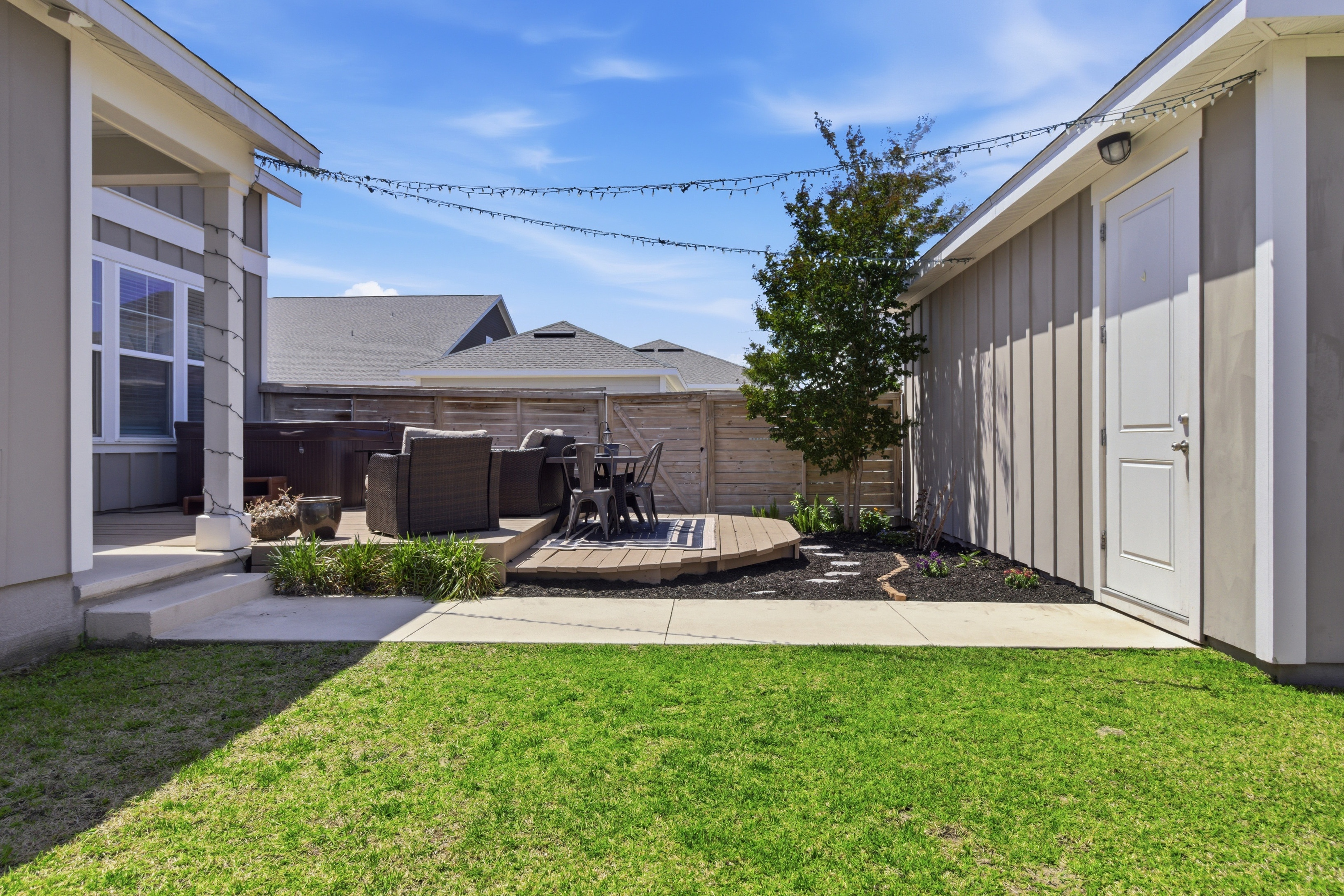  Spacious Corner-Lot Retreat With Flexible Living - 物件實景