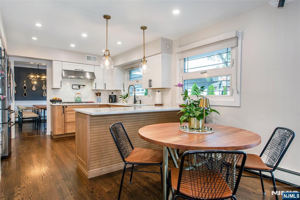 Elmwood Park, New Jersey, 07407, United States, 3 Bedrooms Bedrooms, ,3 BathroomsBathrooms,Residential,For Sale,1941820
