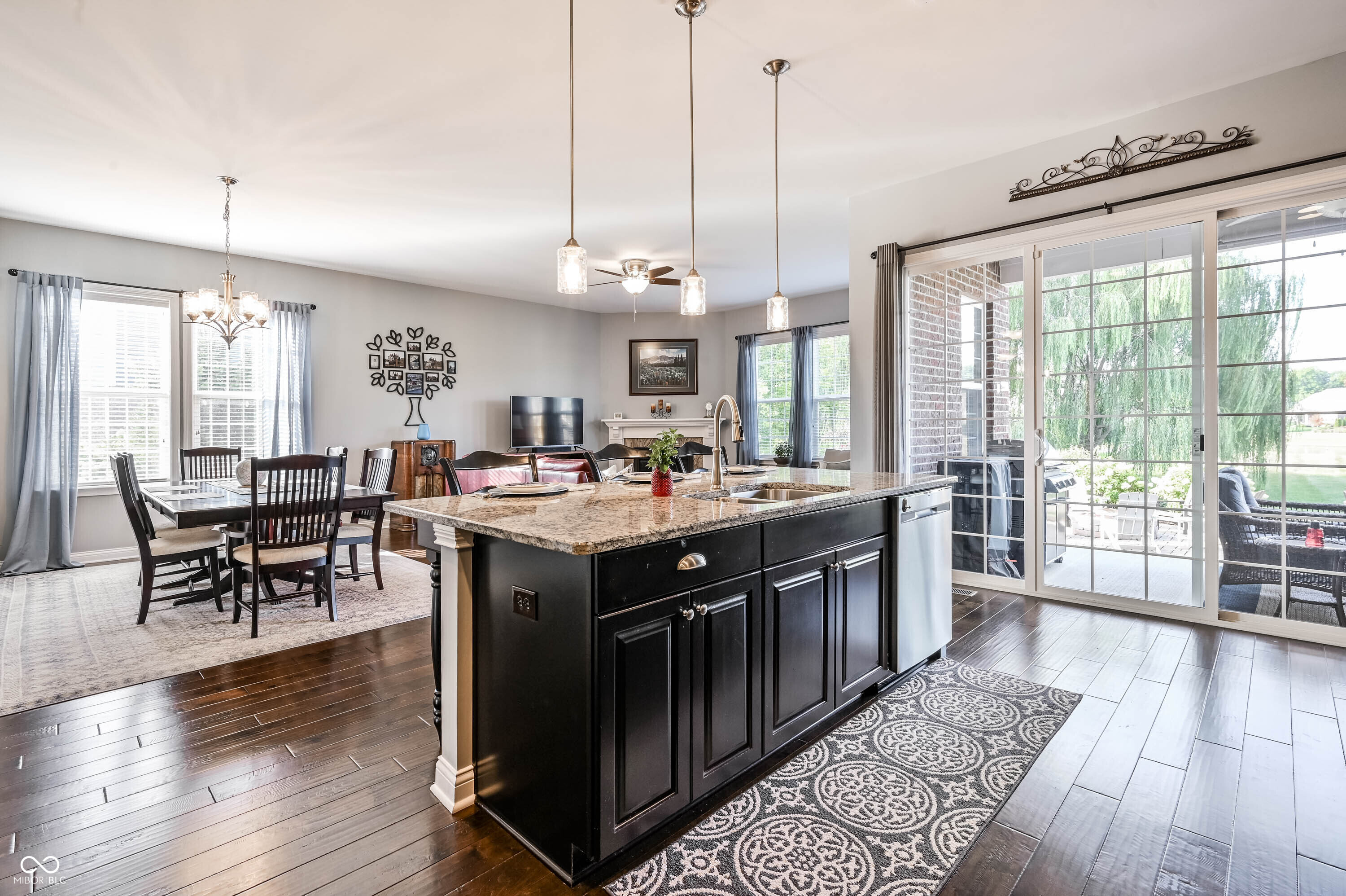 Zionsville, Indiana, 46077, United States, 4 Bedrooms Bedrooms, ,4 BathroomsBathrooms,Residential,For Sale,1942762