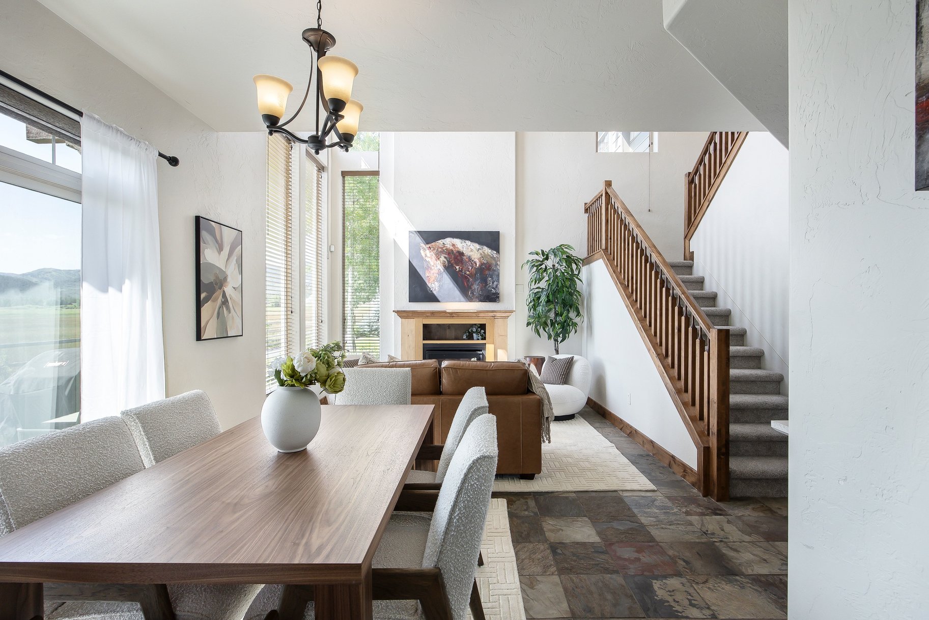  Exceptional Fox Point Townhome with Mountain Views & Prime Location - 物件實景