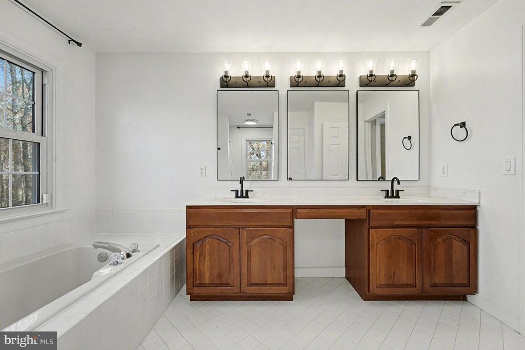 Fredericksburg, Virginia, 22407, United States, 4 Bedrooms Bedrooms, ,3 BathroomsBathrooms,Residential,For Sale,1991139