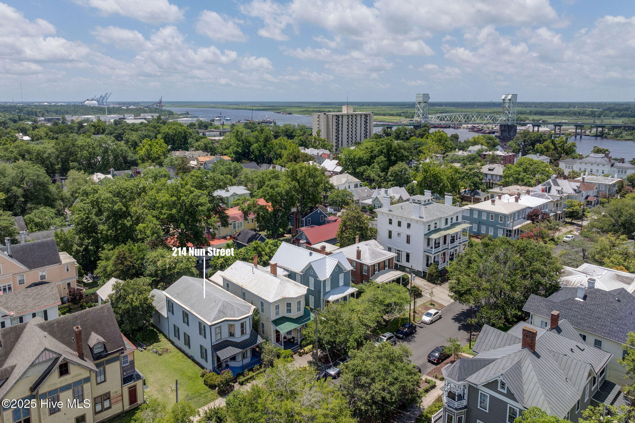 Wilmington, North Carolina, 28401, United States, 4 Bedrooms Bedrooms, ,3 BathroomsBathrooms,Residential,For Sale,1874502