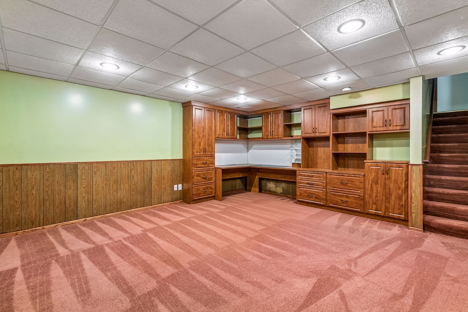  Cul-de-Sac Living with Over an Acre of Land - 物件實景