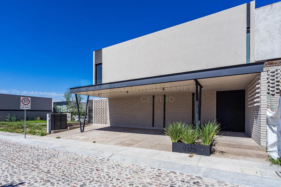Av. de Los Santos, Querétaro, Querétaro, 76146, Mexico, 4 Bedrooms Bedrooms, ,4 BathroomsBathrooms,Residential,For Sale,Av. de Los Santos,1609540