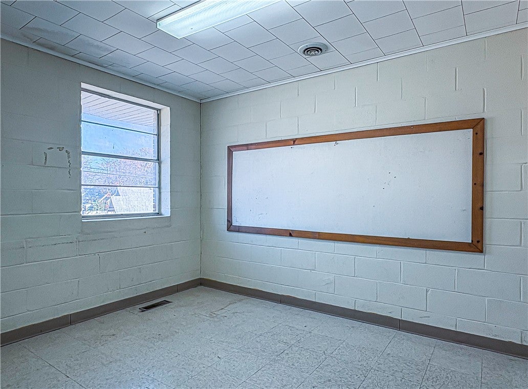 Berryville, Arkansas, 72616, United States, 3 Bedrooms Bedrooms, ,2 BathroomsBathrooms,Residential,For Sale,1994885