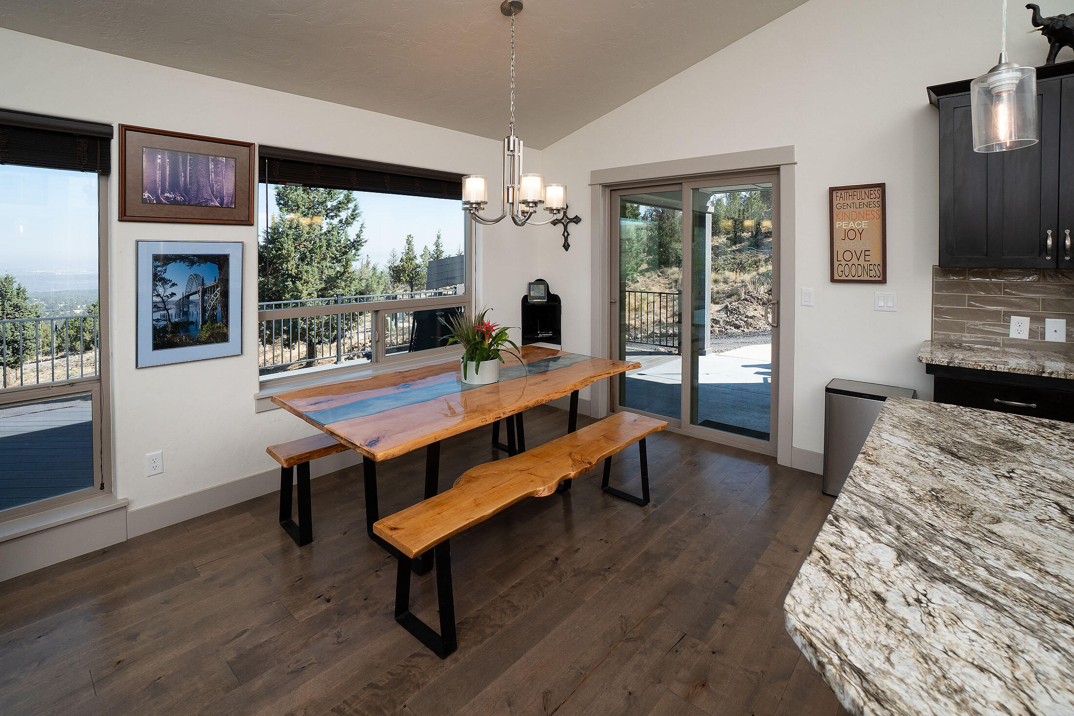 Prineville, Oregon, 97754, United States, 3 Bedrooms Bedrooms, ,2 BathroomsBathrooms,Residential,For Sale,1903608