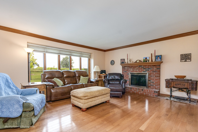 Algonquin, Illinois, 60102, United States, 4 Bedrooms Bedrooms, ,Residential,For Sale,1978319