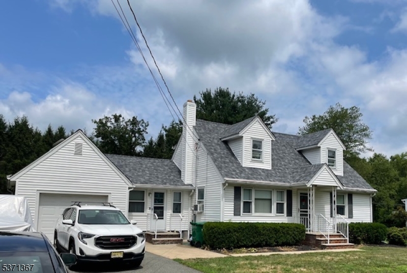 Boonton Twp., New Jersey, 07005, United States, 4 Bedrooms Bedrooms, ,1 BathroomBathrooms,Residential,For Sale,1989252