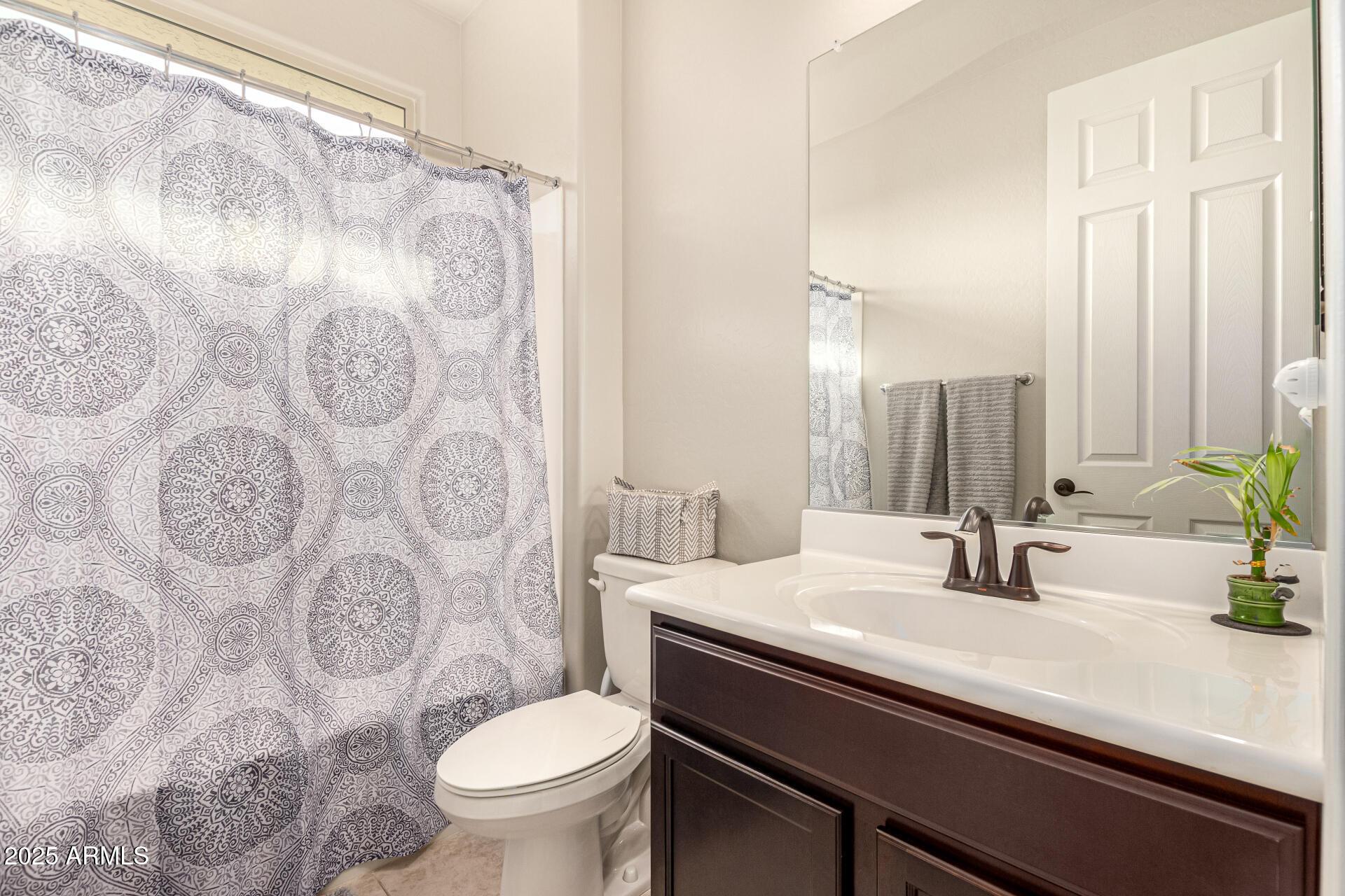 Glendale, Arizona, 85305, United States, 4 Bedrooms Bedrooms, ,5 BathroomsBathrooms,Residential,For Sale,1881067