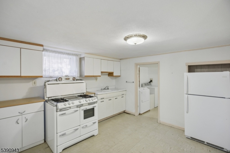 West Orange Twp., New Jersey, 07052, United States, 2 Bedrooms Bedrooms, ,2 BathroomsBathrooms,Residential,For Sale,1969241