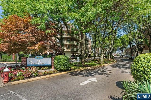 Edgewater, New Jersey, 07020, United States, 2 Bedrooms Bedrooms, ,2 BathroomsBathrooms,Residential,For Sale,1910959