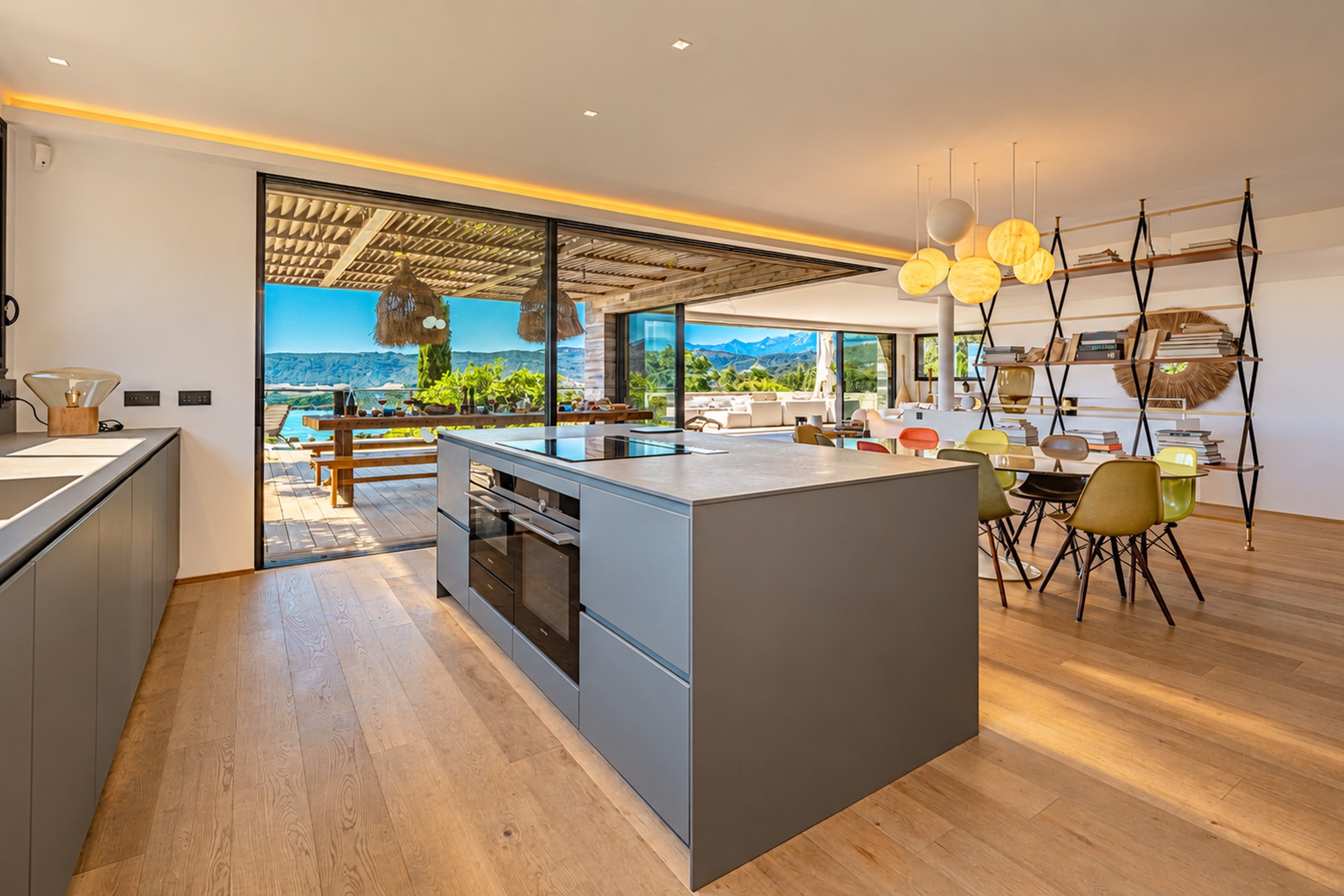  ARCHITECT-DESIGNED VILLA - PRIVATE WATERFRONT ESTATE OF CALA D