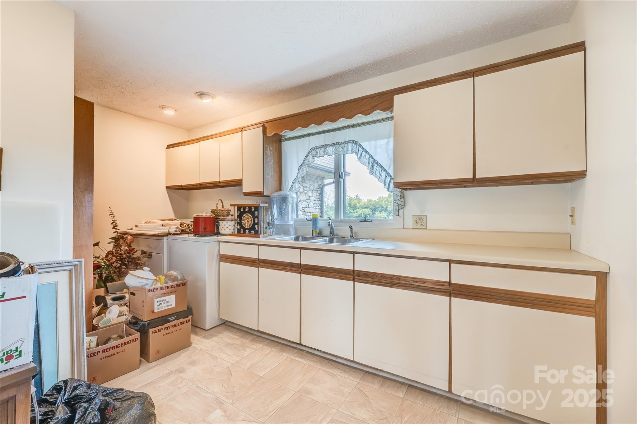 Asheville, North Carolina, 28806, United States, 4 Bedrooms Bedrooms, ,7 BathroomsBathrooms,Residential,For Sale,2001190